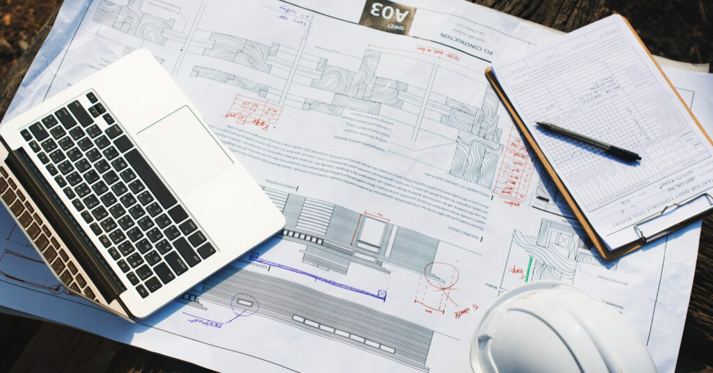 Planos y documentación técnica de un proyecto industrial