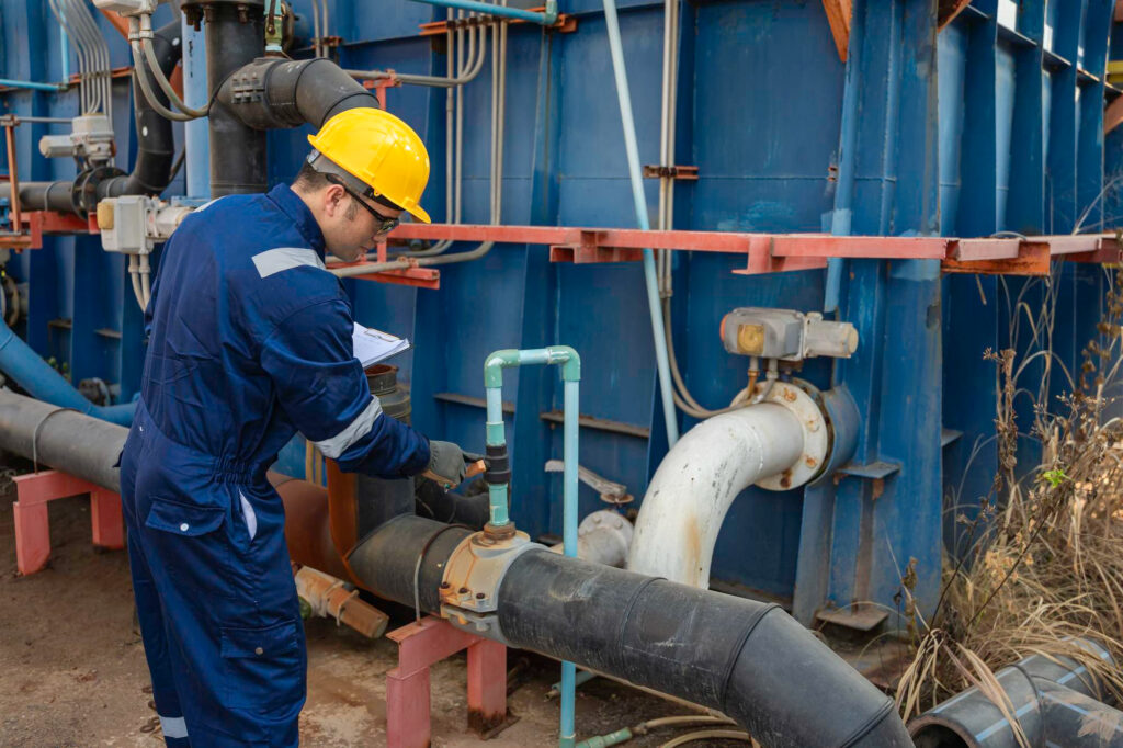 Retirada de equipos en una instalación industrial